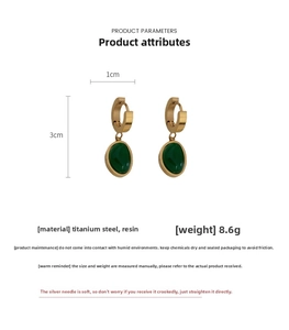 Detail view of emerald green resin earrings in titanium steel with 1x3cm dimensions