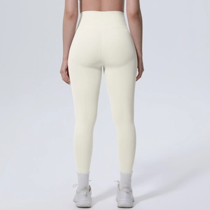 Rückansicht der cremefarbenen Yoga-Leggings mit hohem Bund und Push-up-Effekt am Gesäß