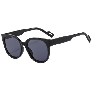 Classic round brown tortoise shell sunglasses with retro matte finish and UV protection