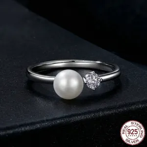 Elegant S925 sterling silver ring with natural pearl and brilliant moissanite stone