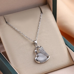 Elegant 18k gold plated cat eye stone heart pendant necklace displayed in a velvet box