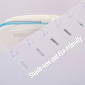 Pinzatrice senza punti bianca e blu con dettaglio dell'effetto di punzonatura carta