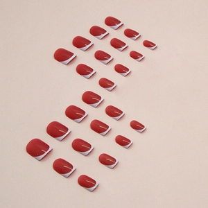 Faux ongles French manucure rouge et blanc, ensemble de 24 pièces sur fond rose