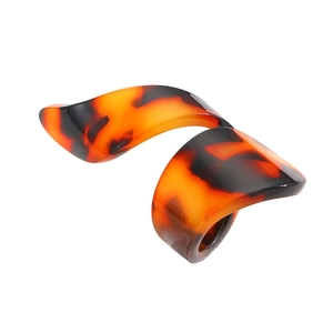 Irregular tortoiseshell acrylic ring with geometric curved design for women