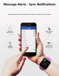 Dettaglio smart bracelet con notifiche messaggi in tempo reale su cinturino rosa