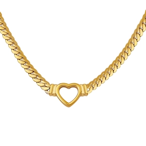 Collier à maillons cubains avec pendentif cœur en acier titane plaqué or 18 carats