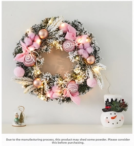 Couronne de Noël rose et blanche avec LED, aiguilles de pin enneigées et nœuds en velours
