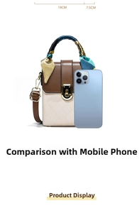Petit sac à main carré montrant la taille par rapport à un téléphone mobile