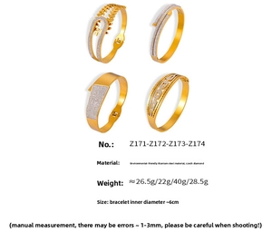 Détail de quatre bracelets géométriques en acier titane sertis de cristaux tchèques brillants