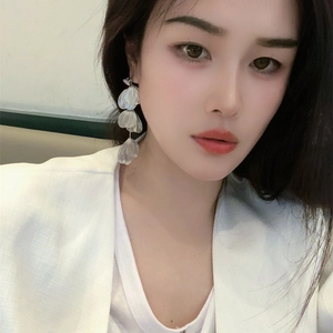 Exaggerated long metallic ginkgo leaf tassel earrings with pearlescent petal design