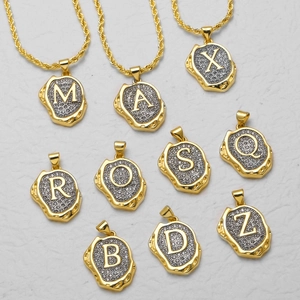 Initial Englischer Buchstaben Anhänger Halskette Kupfer 18K Vergoldet Mikro Pave Zirkonia Unregelmäßiger Lava Stil Seilkette Schmuck