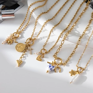 Κλασικά κολιέ από ανοξείδωτο ατσάλι 18K με μαργαριτάρια και ζιργκόν καρδιές