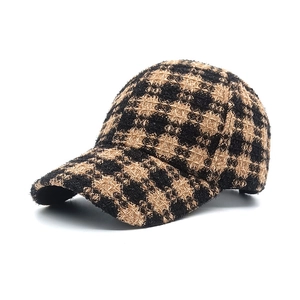 Berretto da baseball retrò in tweed a scacchi neri e marroni con tesa ricurva