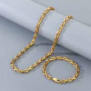 Detail von goldenem Edelstahl Halsketten und Armband Set mit rechteckigen Gliedern