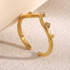 Detail of 18K gold-plated V-shaped open ring featuring three sparkling cubic zirconia
