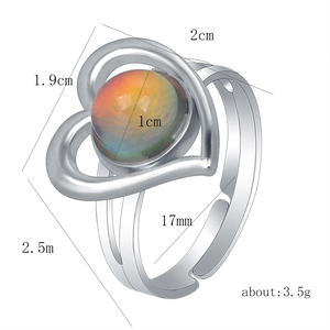 Detailed size chart of vintage color-changing gemstone ring with heart shape dimensions
