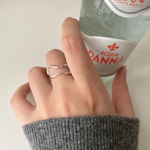 Close-up of double-layer wavy 925 silver open ring worn on hand for a minimalist style