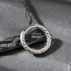 Orecchino a cerchio retrò in acciaio inossidabile martellato con diametro 10 mm