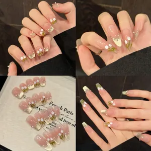 Faux Ongles Élégants Peints À La Main Tulipe French Doré Pailleté Décoration Künstliche Perles Forme Cercueil Style Floral Doux