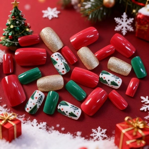 Set unghie natalizie con stili rosso, verde e glitter con motivi festivi vari
