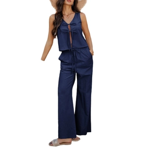 Ensemble d'été bleu marine deux pièces avec haut sans manches noué et pantalon large