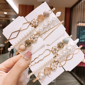 Set de barrettes élégantes avec perles et cristaux en finition dorée pour femmes et filles