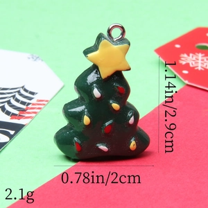 Macro shot of resin Christmas tree pendant with size 2.9x2cm and 2.1g weight display