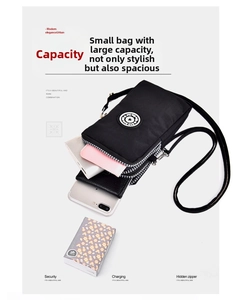 Mini sac bandoulière noir en nylon à trois compartiments zippés offrant un grand rangement