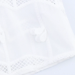 Camicia bianca in cotone ricamato stile francese con dettagli all'uncinetto e maniche lunghe