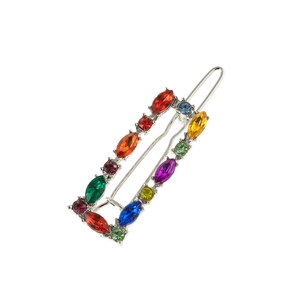 Vue détaillée d'une barrette sertie de strass colorés sur une base en alliage argent