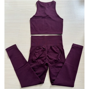 Zweiteiliges geripptes Yoga-Set mit High-Waist-Leggings und Crop-Top in dunklem Lila