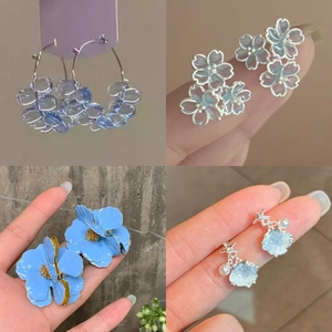 Collection de boucles d'oreilles papillon avec émail bleu et détails en cristal