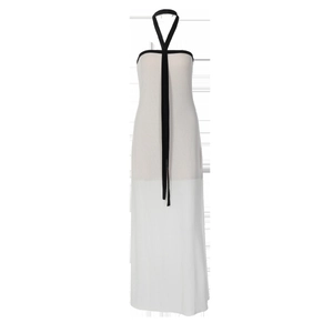 Détail de la robe dos nu avec attache noire et panneaux contrastés beige et blanc élégants