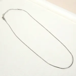 Collana a catena serpente in acciaio inossidabile argento con chiusura a moschettone