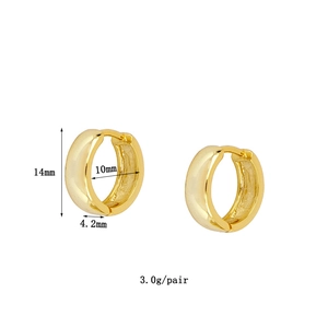 Minimalistische goldene Creolen in quadratischer Form, 14mm Höhe und mattem Finish