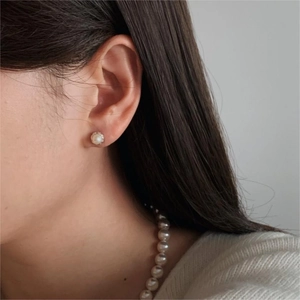 Elegant 925 sterling silver pearl stud earrings with textured metallic floral petals