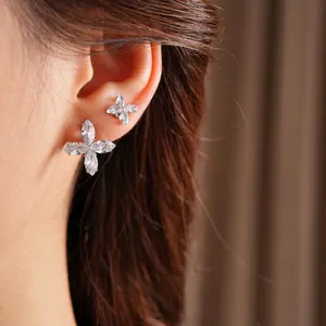 Boucles Oreilles Clous Fleur Quatre Pétales Avec Tige En Argent Cuivre Incrusté Zircone Marquise Étincelant Élégant Pour Femmes
