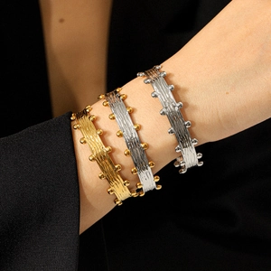 French Retro Crumpled Bark Texture Open Bangle Stainless Steel 18K Gold Plated Beaded Edge High End Jewelry For Women