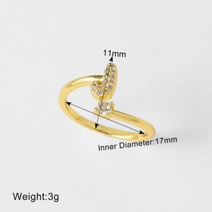 Macro-detail van de 18k vergulde J-letterring met zirkonia en een enkele diamanten steen