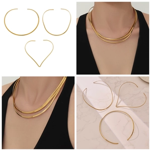 Détails du lot de colliers chokers en acier inoxydable plaqué or 18k sur modèle
