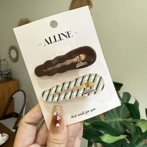 Retro wavy leopard and striped hair clips set with green and white resin details
