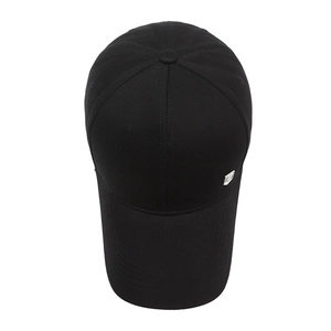 Berretto da baseball in cotone nero con corona strutturata e logo in metallo argento
