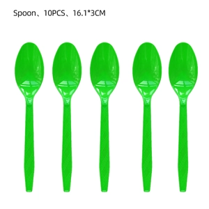 Detailed view of green plastic spoons for football parties, size 16.1x3cm, set of 10