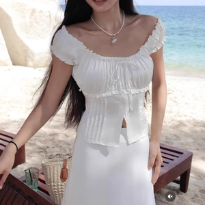 French style white off-shoulder ruched top with bow detail for beach vacation look