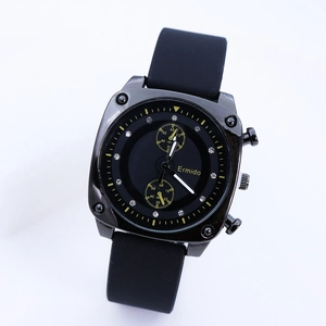 Fashionable square quartz watch with black silicone strap and yellow indices for men
