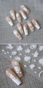 Détail d'autocollants 3D pour ongles avec motifs de roses blanches et de papillons