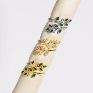 Bagues feuilles d'olivier artistiques en or et argent avec gemmes marquise émeraude