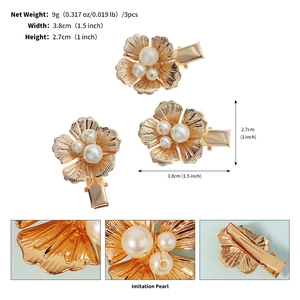 Détail des pinces à cheveux fleur dorée avec perles d'imitation et dimensions