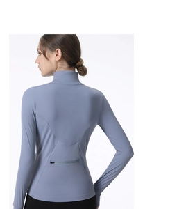 Veste de fitness cintrée pour femme avec poche zippée horizontale pratique au dos
