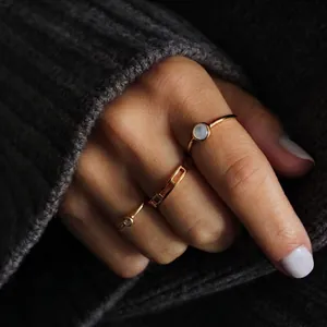 Elegant 925 sterling silver gold rings set with white shell and chain link design